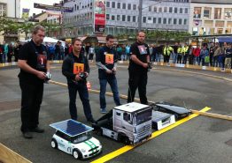 Die Solarmobile starten im Wettbewerb