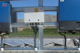 Die 1,2 MWp Solaranlage im Nordwesten Chiles versorgt ein Bewässerungssystem mit Solarenergie Die 1,2 MWp Solaranlage im Nordwesten Chiles versorgt ein Bewässerungssystem mit Solarenergie