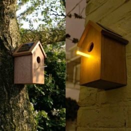 Das Solarvogelhaus soll abends Insekten anlocken. Quelle: Lilli Green Shop