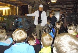 Mitarbeiter-Kinder besuchen bei den SMA Ferienspielen den Besucherstollen in Borken