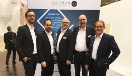 Gemeinsam im Einsatz in Sachen Energie. Die Kollegen von coneva und SMA: Frank Reichenbach, Frank Blessing, Andreas Strusch, Maik Brüschke und Jürgen Reinert ( v.l.n.r.) . Gemeinsam im Einsatz in Sachen Energie. Die Kollegen von coneva und SMA: Frank Reichenbach, Frank Blessing, Andreas Strusch, Maik Brüschke und Jürgen Reinert ( v.l.n.r.).