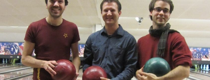 DIANA PLAYS BOWLING ! 