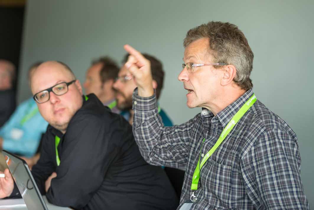 Engagierte Diskussionen, hier mit Hubertus Grass vom Blog Energie. Dialog. Zukunft. Foto: Heiko Meyer Barcamp Renewables bei SMA in Kassel. Foto: Heiko Meyer