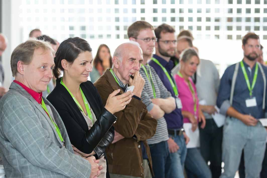 Wichtige Eigenschaften, die man mitbringen sollte: Zuhören, mitreden und: twittern natürlich ;) Foto: Heiko Meyer Barcamp Renewables bei SMA in Kassel. Foto: Heiko Meyer