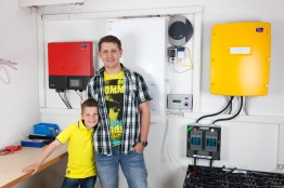 Wir selbst haben ein SMA Smart Home System mit Sunny Island-Batteriewechselrichter und Sunny Home Manager im Betrieb (nicht im Bild). Wir selbst haben ein SMA Smart Home System mit Sunny Island-Batteriewechselrichter und Sunny Home Manager im Betrieb (nicht im Bild).