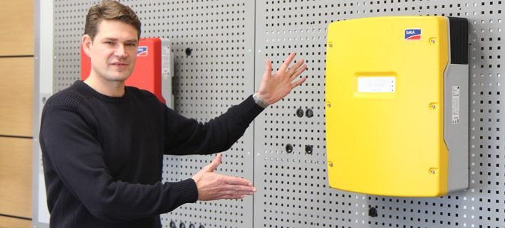 Ralf Rietze presents new Sunny Island inverter of SMA