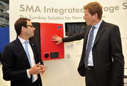Niels B. Christiansen, CEO von Danfoss (re.), im Gespräch mit Pierre-Pascal Urbon, CEO von SMA auf der Intersolar 2014 Niels B. Christiansen, CEO von Danfoss (re.), im Gespräch mit Pierre-Pascal Urbon, CEO von SMA auf der Intersolar 2014