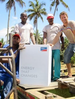 Senhor Almeide, Armando, Nelio and Ryan with the solar power inverter from SMA Senhor Almeide, Armando, Nelio and Ryan with the solar power inverter from SMA