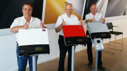 Proud of their blockbuster: Product managers Wilfried Vogt, Detlev Tschimpke and Klaus Wenig show the Sunny Boy in different country options.