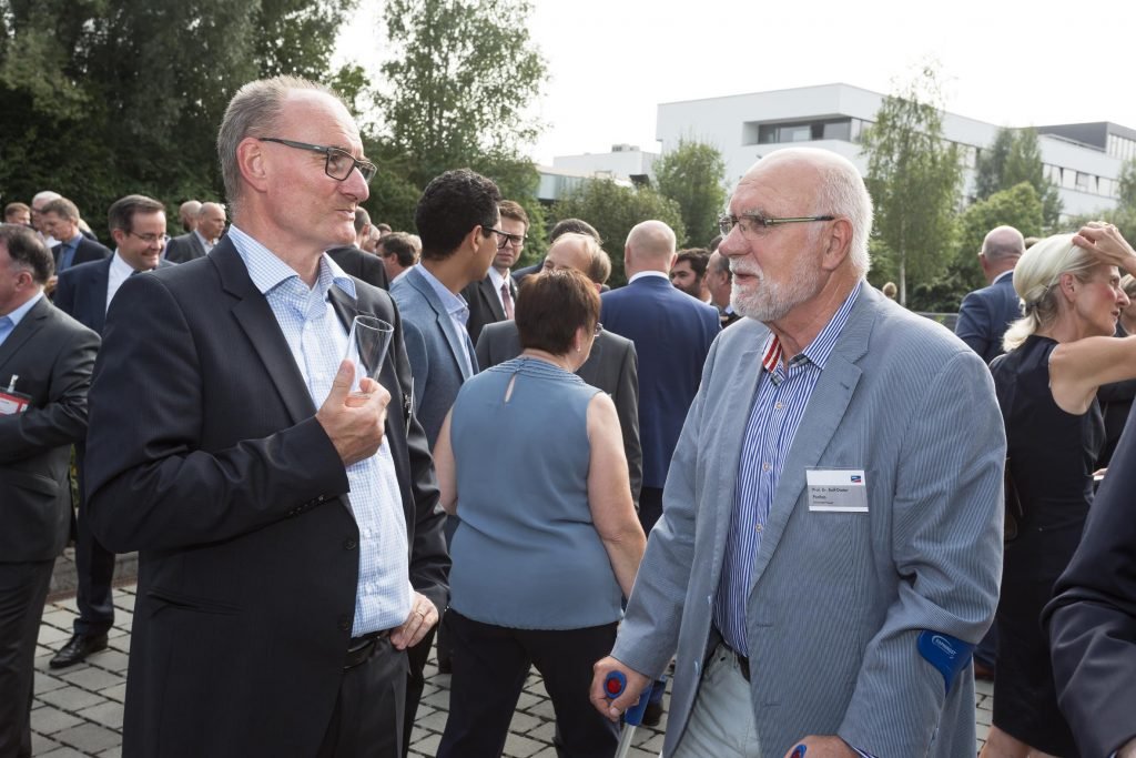 SMA companions: IdE Managing Director Dr. Hoppe-Kilpper in conversation with Prof. Postlep, former president of the University of Kassel.