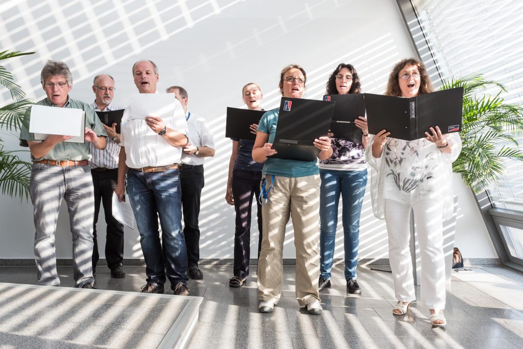 Traditionen werden gepflegt: Der SMA Capella Chor ist fester Bestandteil im Programm des Sommerfestes.