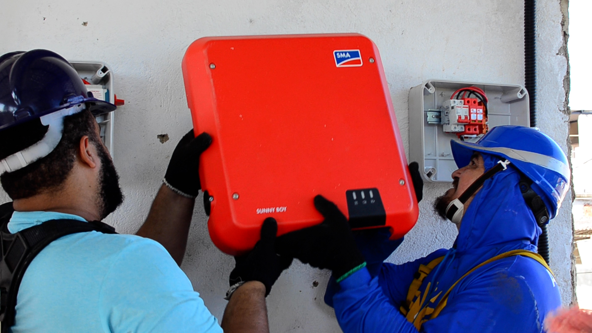 Justiça energética: comunidade Dique da Vila Alzira inaugura sistema de energia solar