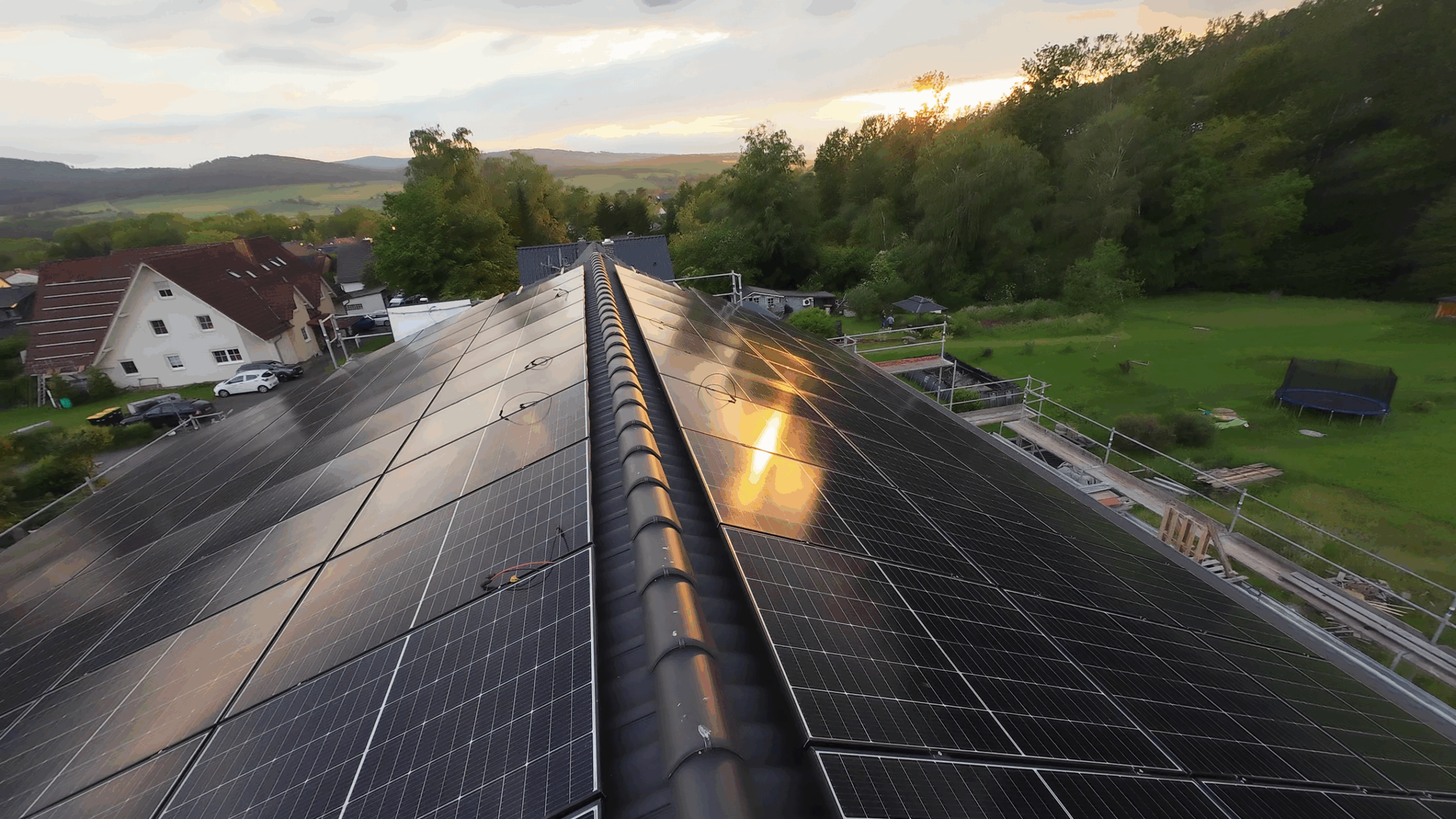 Basis für die erneuerbare Energieversorgung im Hause Berlepsch: Die PV-Anlage auf dem Nord- und Süddach ist 40 Kilowatt Peak groß.